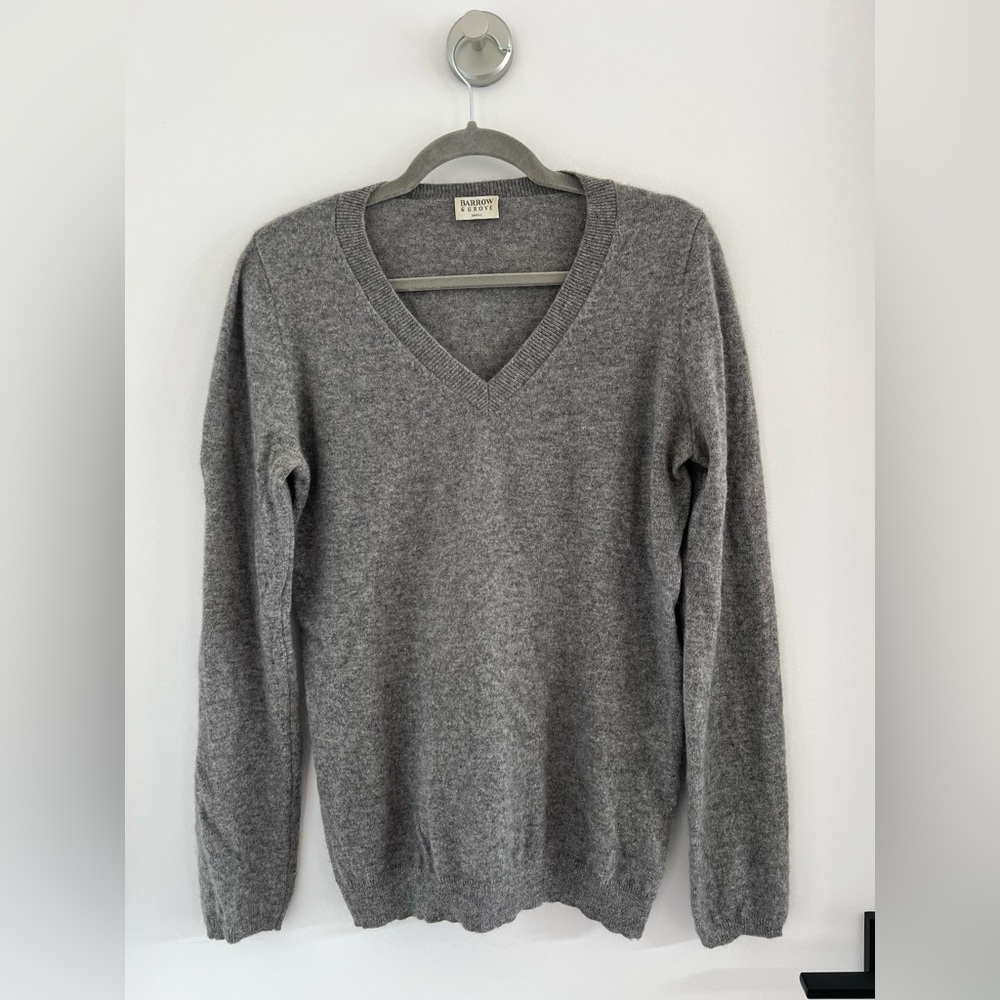 Barrow & Grove Cashmere Gray V-Neck Sweater